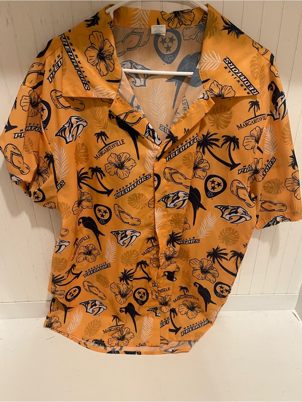 Nashville Predators Margaritaville Hawaiian Shirt Men’s Large NHL Button-Up